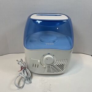 Vicks Starry Night Cool Moisture Humidifier VEV400 White Blue 1.0 Gallon Tank
